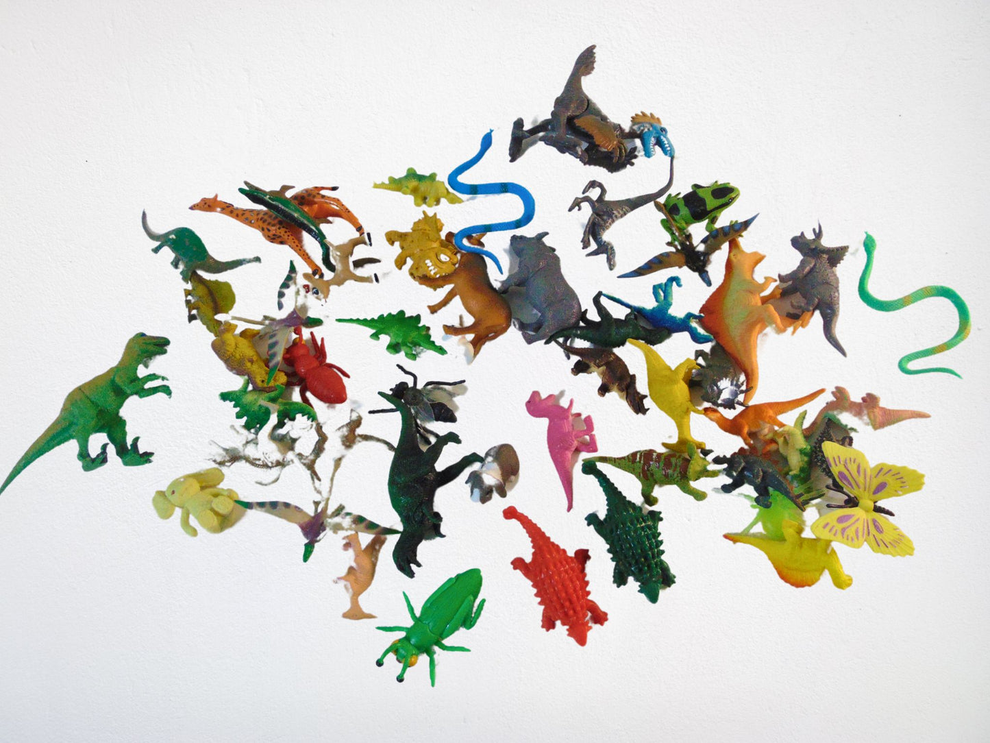 50 Premium Animal Figures Set - Dinosaurs, Snake, Spider, Frog & More